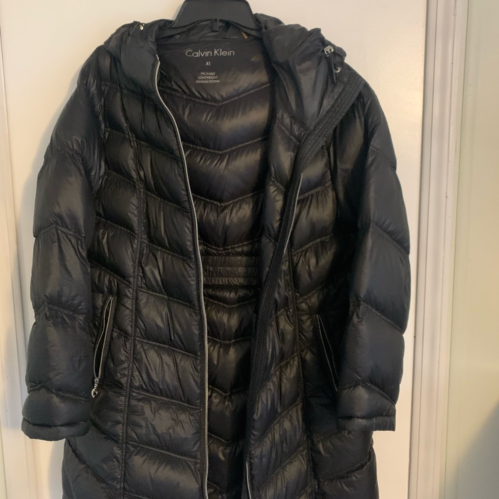 CALVIN KLEIN QUILTED PUFFER FULL LENGTH COAT. SIZE XL.